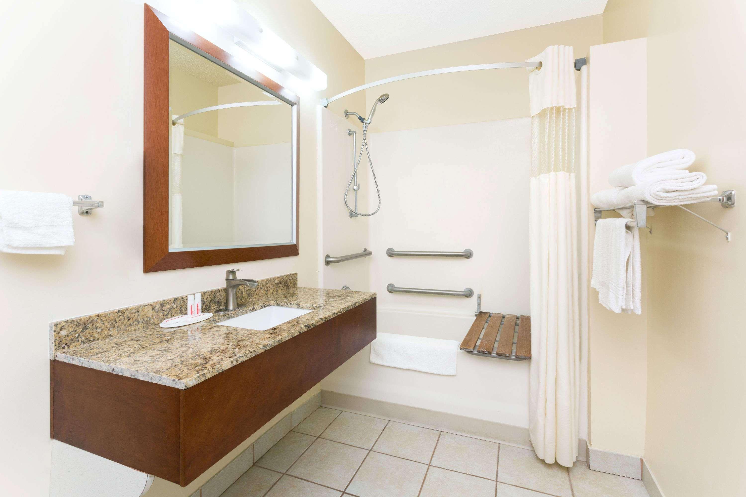 Days Inn By Wyndham Paxton Ngoại thất bức ảnh